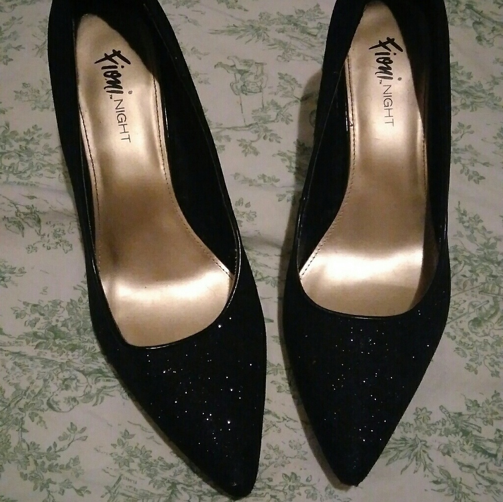 Heels - Picture 3 of 3
